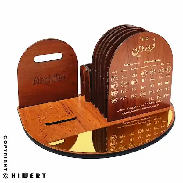 تقویم رومیزی 1405 مدل فروردین طرح هنر؛ چوبی، هنری، کاربردی و دارای جای موبایل و خودکار؛ مناسب میز کار