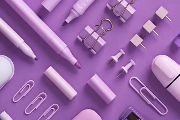 جدیدترین ترند های لوازم التحریر 2026 را بشناسید! از تراش برقی و مداد رنگی اتودی تا طرح های کرومی و لبوبو. چرا نباید همیشه دنبال ترندها بود؟