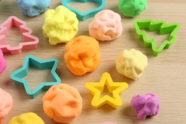 راهنمای خرید خمیر بازی آریا | معرفی بهترین ست‌ های خمیر بازی کودک