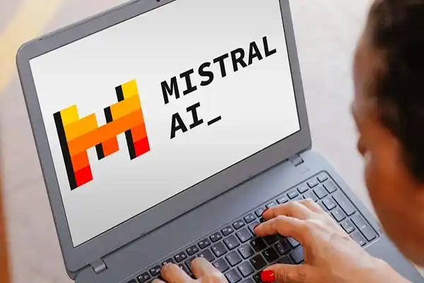 لوگوی استارتاپ فرانسوی Mistral AI؛ معرفی مدل پیشرفته Mistral Medium 3 با عملکرد SOTA و هزینه رقابتی | های ورت.